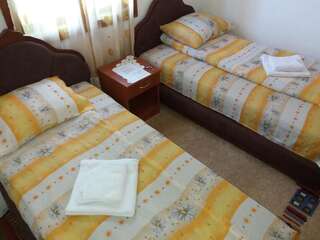 Гостевой дом Guest House RG Жабляк Двухместный номер с 2 отдельными кроватями, вид на сад-2